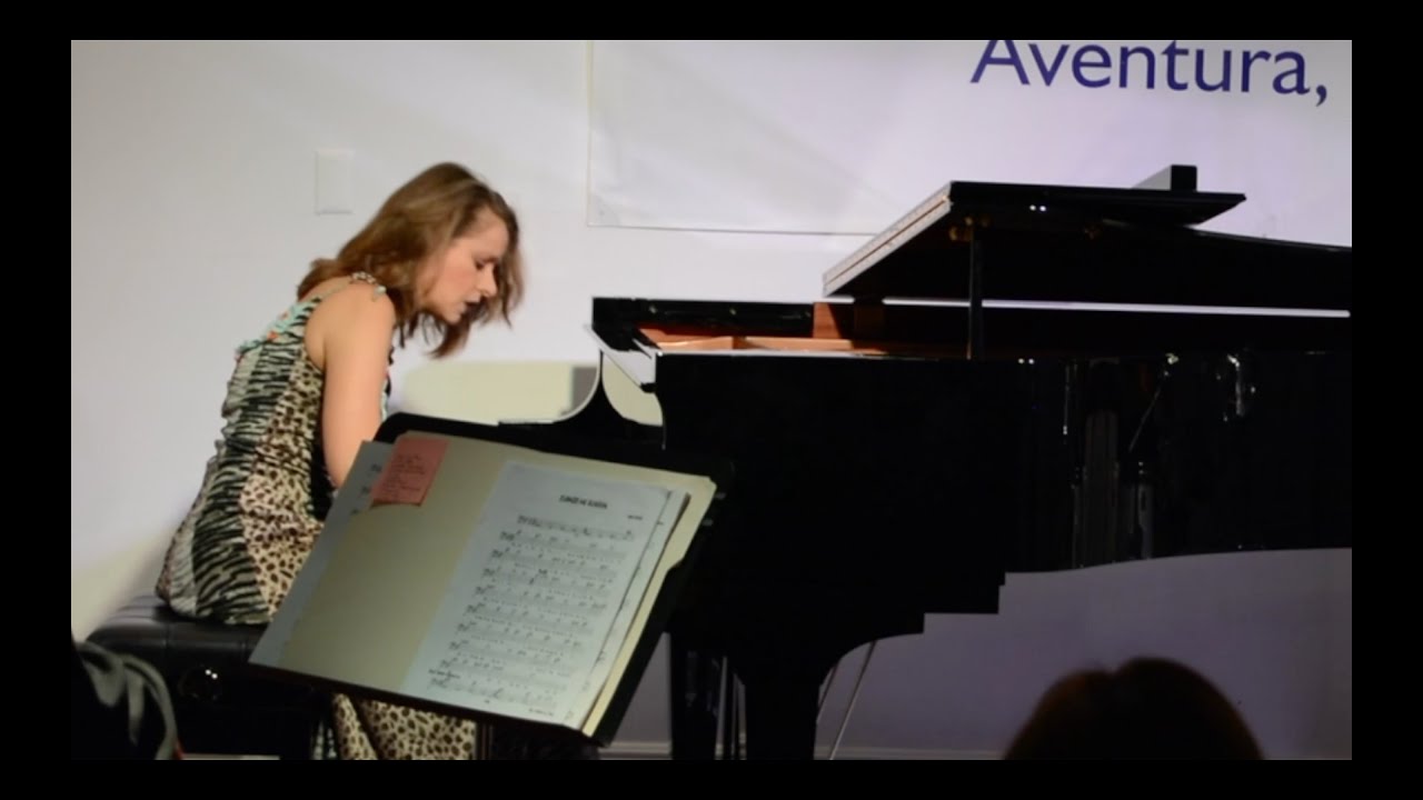 Eugenia Mendez playing and singing resumé