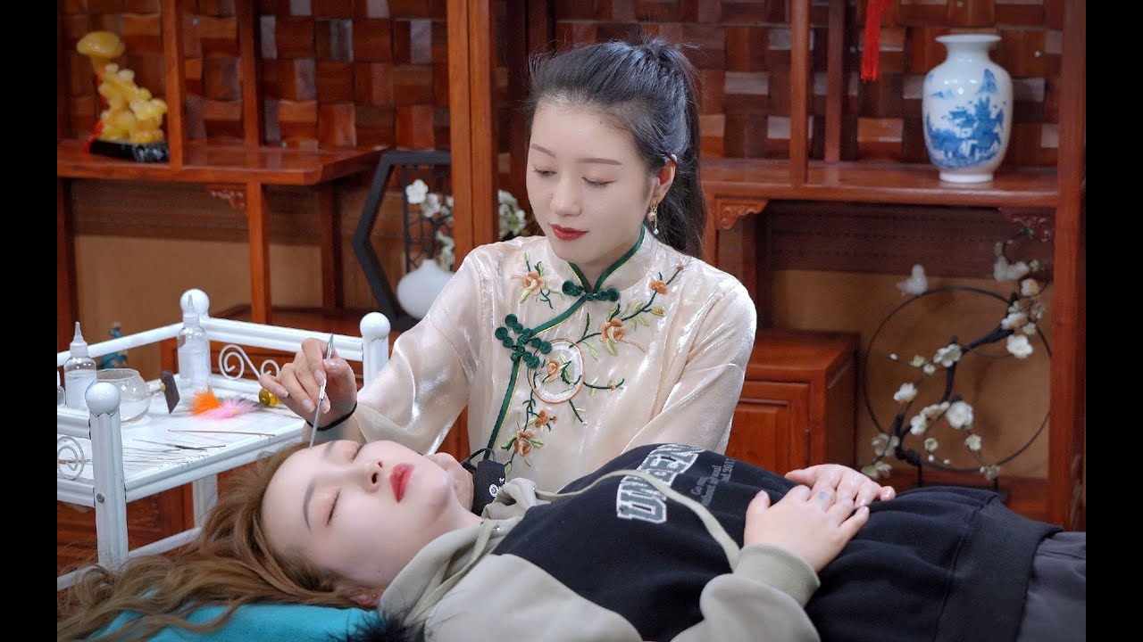 古法沉浸式采耳vlog,掏耳朵。真的不要太舒服了，放松自身，尽享舒适。酥麻到陶醉的过程，助眠解压。