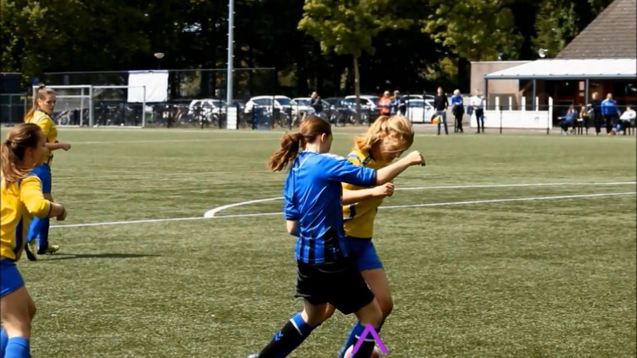 College Soccer Studiebeurs Overboarder - Yaella Gerrand
