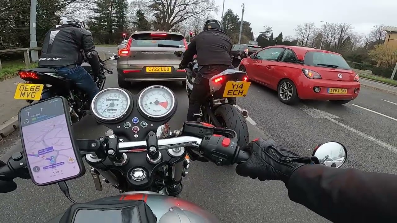Triumph Thruxton 900 POV: Ascot to BMW Reading (via M4)