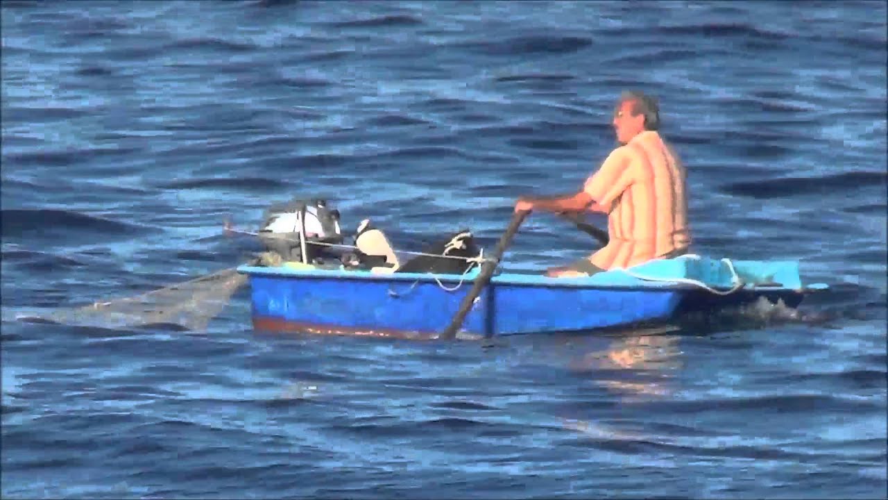 Pêcheur qui Pose un Filet à la Rame ; Calé un Filet ; Petit Bateau ; Calafat ; Spain ; Espagne
