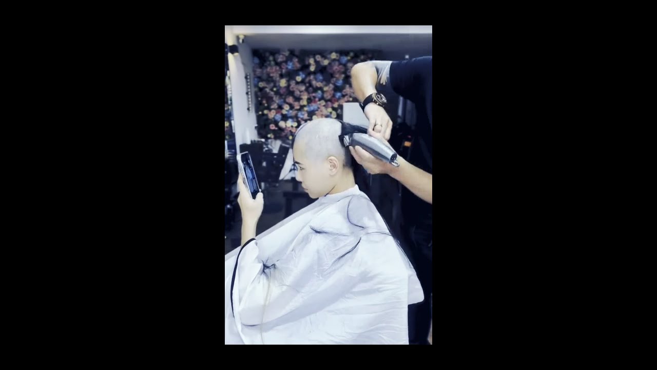 Beautiful girl's headshave 007