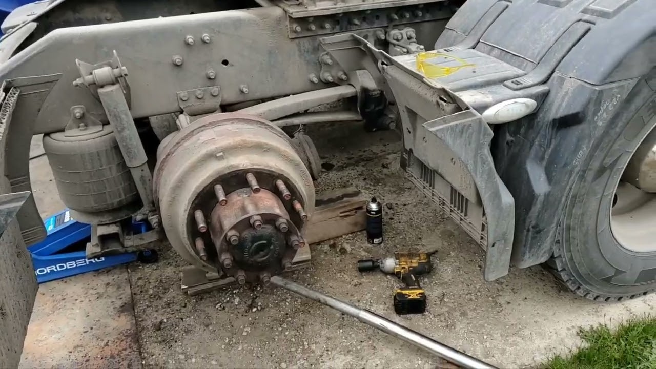 Замена ресоры заднего моста Volvo VNL 780.