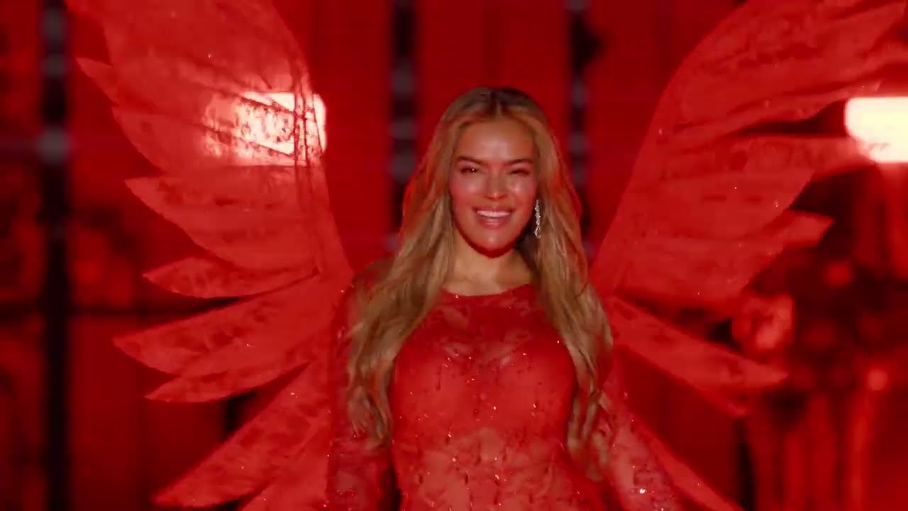 Karol G Performs at the 2025 Victoria&rsquo;s Secret Fashion Show