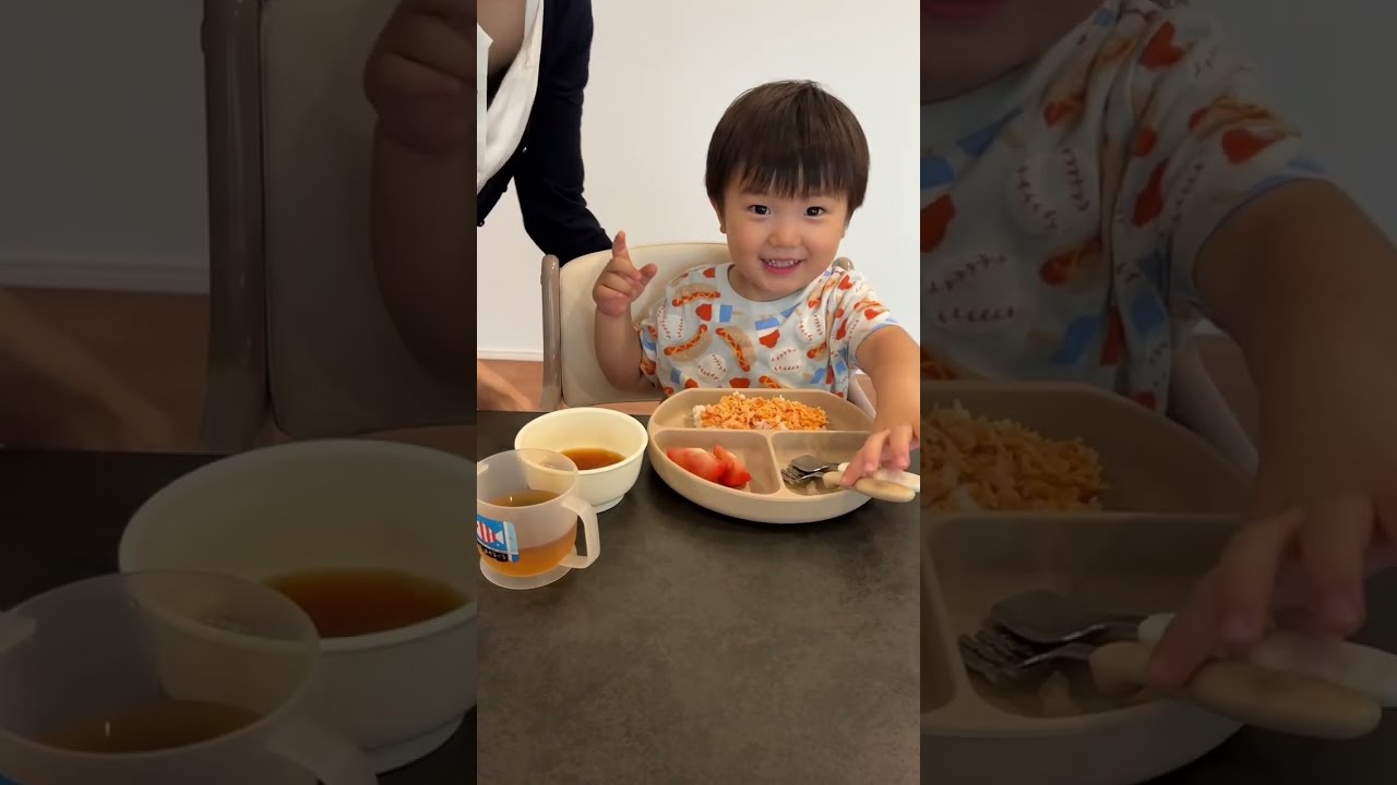 【食事】HARU/もくもく食事 しゃけご飯とでんでん虫の歌【3years 2 month old】