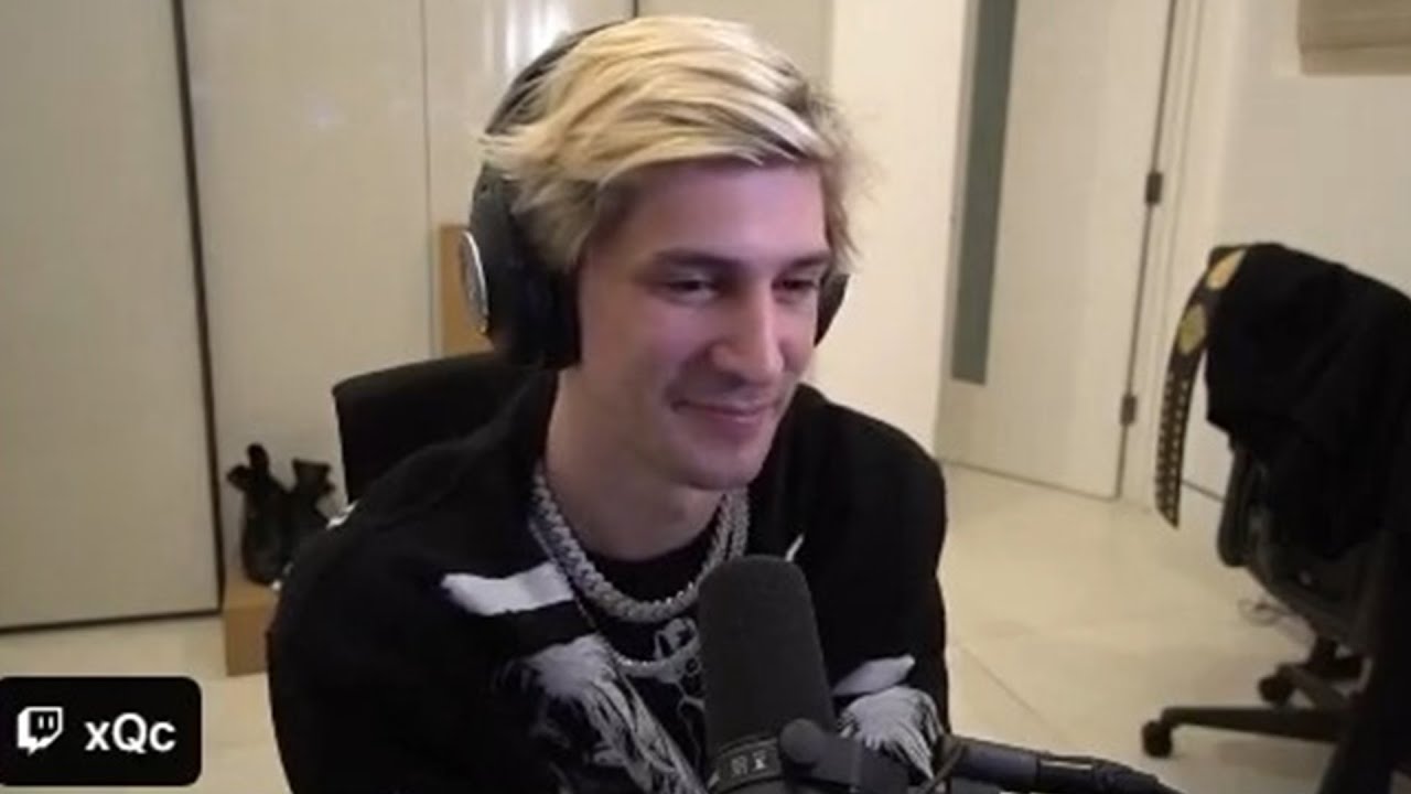 ExtraEmily Shows xQc Her Swag...