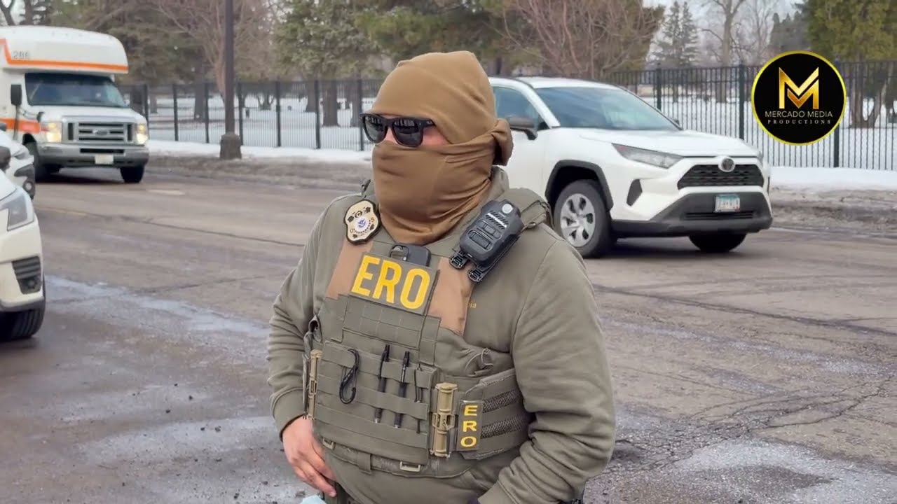 30 ICE Agents vs Flat Tire - Minneapolis, MN