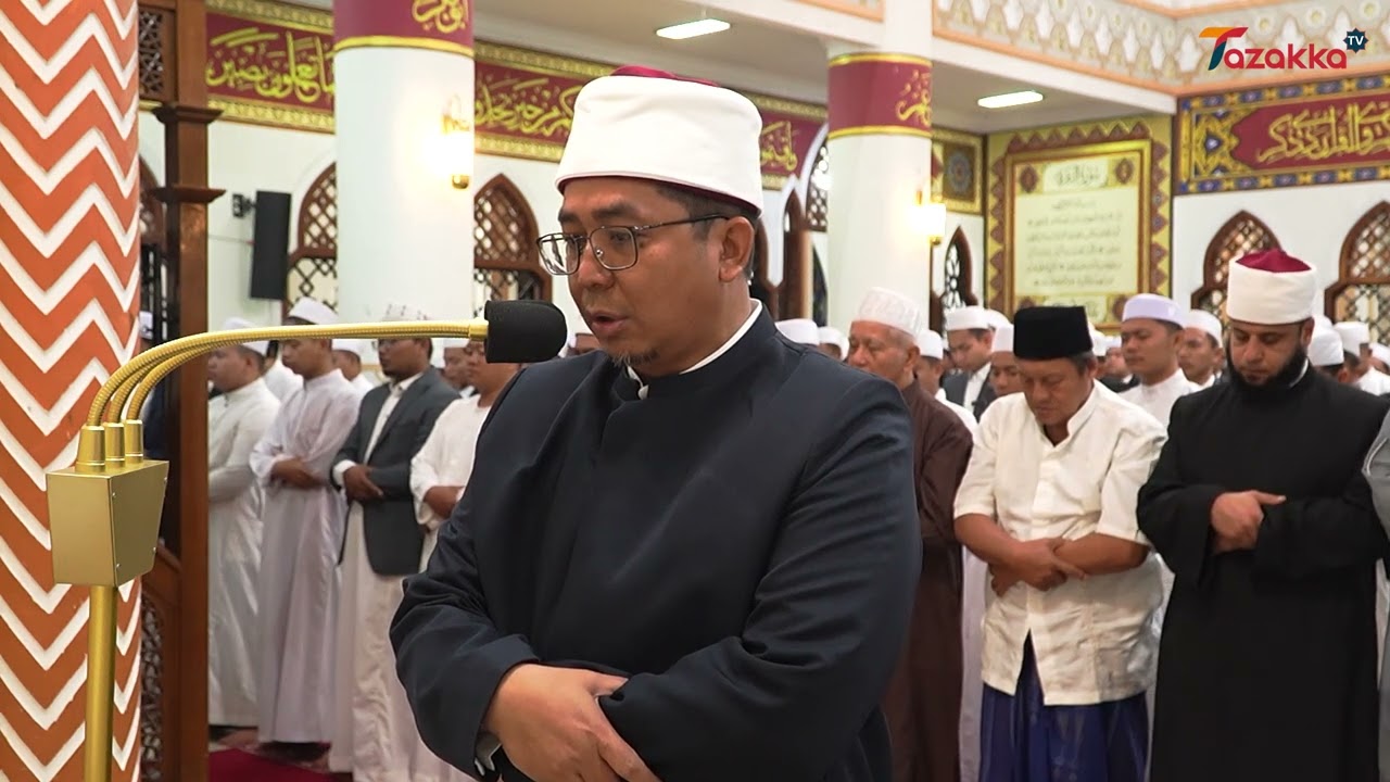 Shalat Tarawih Perdana Pondok Modern Tazakka Imam : K.H. Anang Rikza Masyhadi, M.A., Ph.D.
