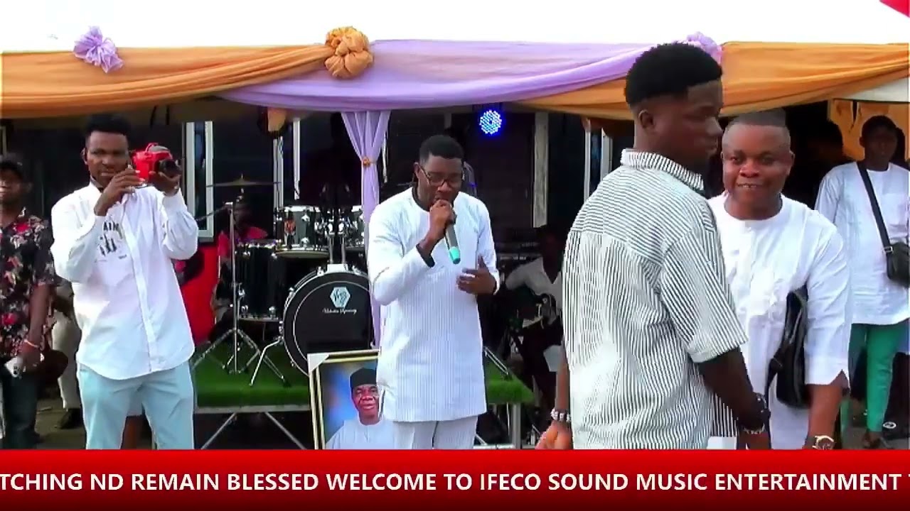 EmmaGod live on stage 