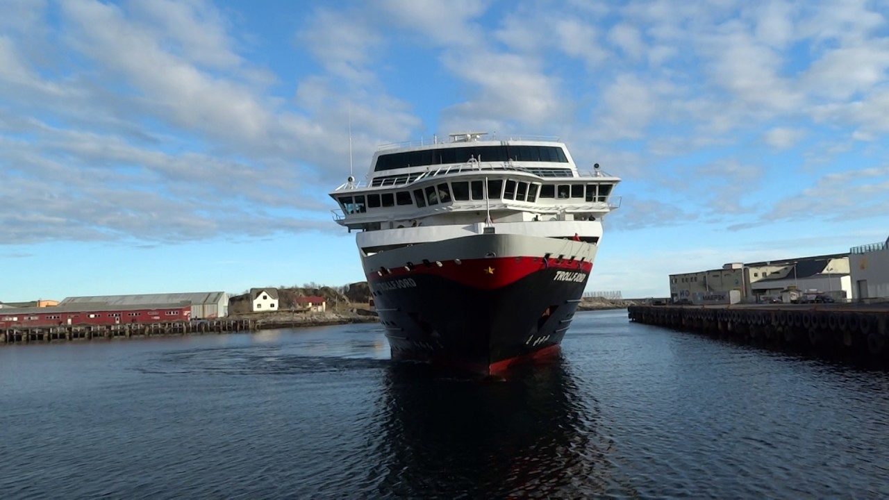 MS Trollfjord arrives Svolvær 3.5.16