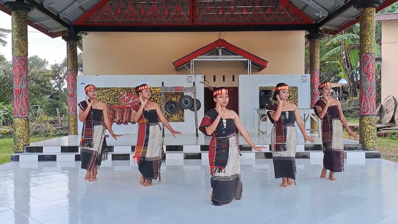 TORTOR BATAK SIHUTUR SANGGUL GONDANG BATAK SUHUTUR SANGGUL TARIAN BATAK