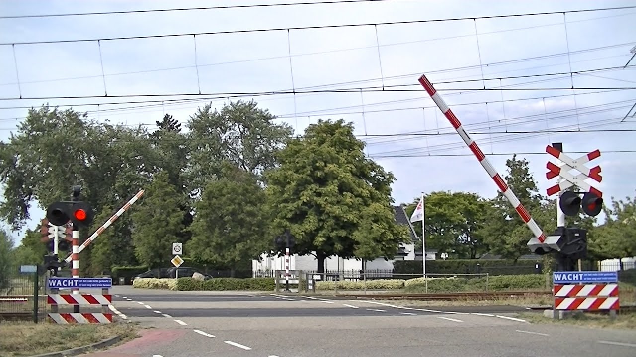 Spoorwegovergang Kruiningen (Yerseke) // Dutch railroad crossing