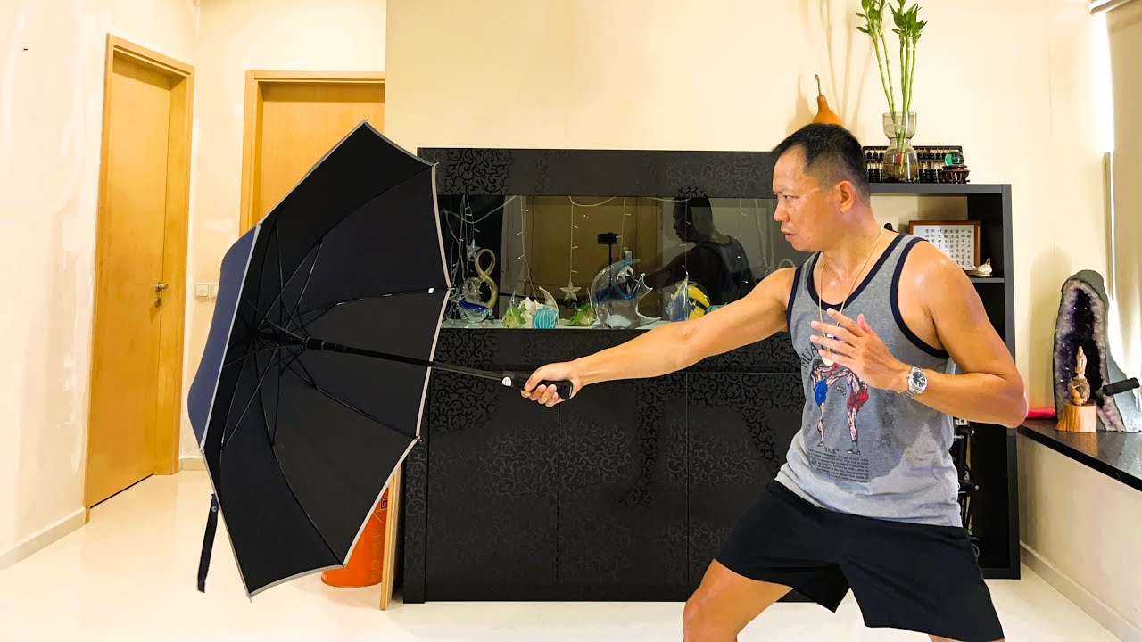 LIOW VIDEO: UZI Tactical Umbrella Review 战术防身伞开箱