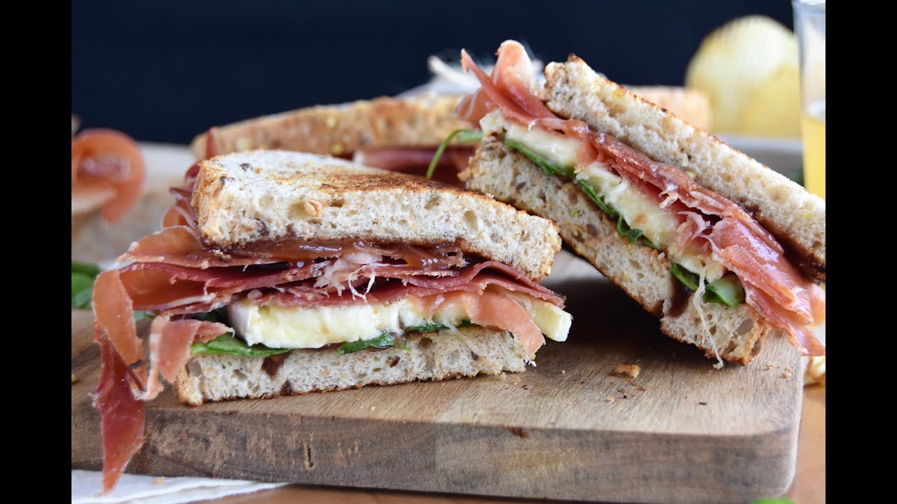 Sándwich de jamón serrano y queso brie