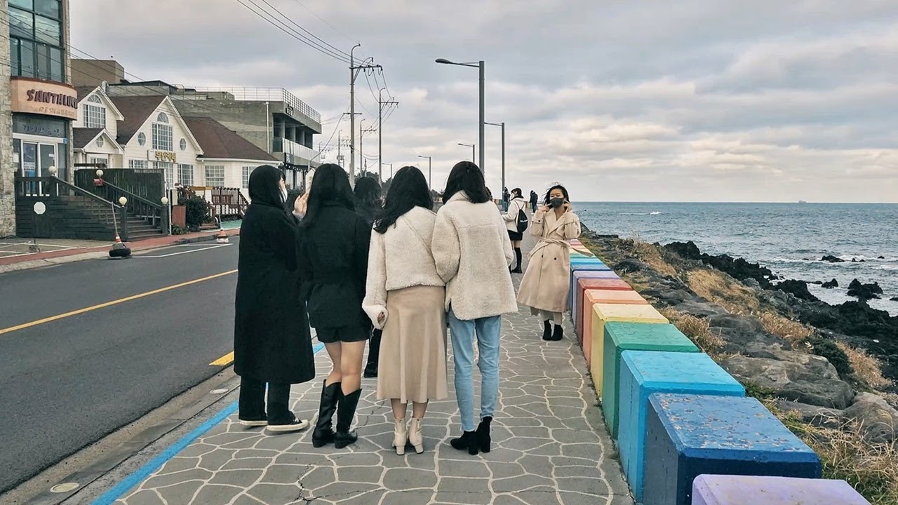 [4K] Jeju City Walk - Seohaean-ro to Iho-taewoo Beach | 제주도 오전 산책 - 서해안로에서 도두봉공원, 이호마을과 이호태우 해수욕장 걷기