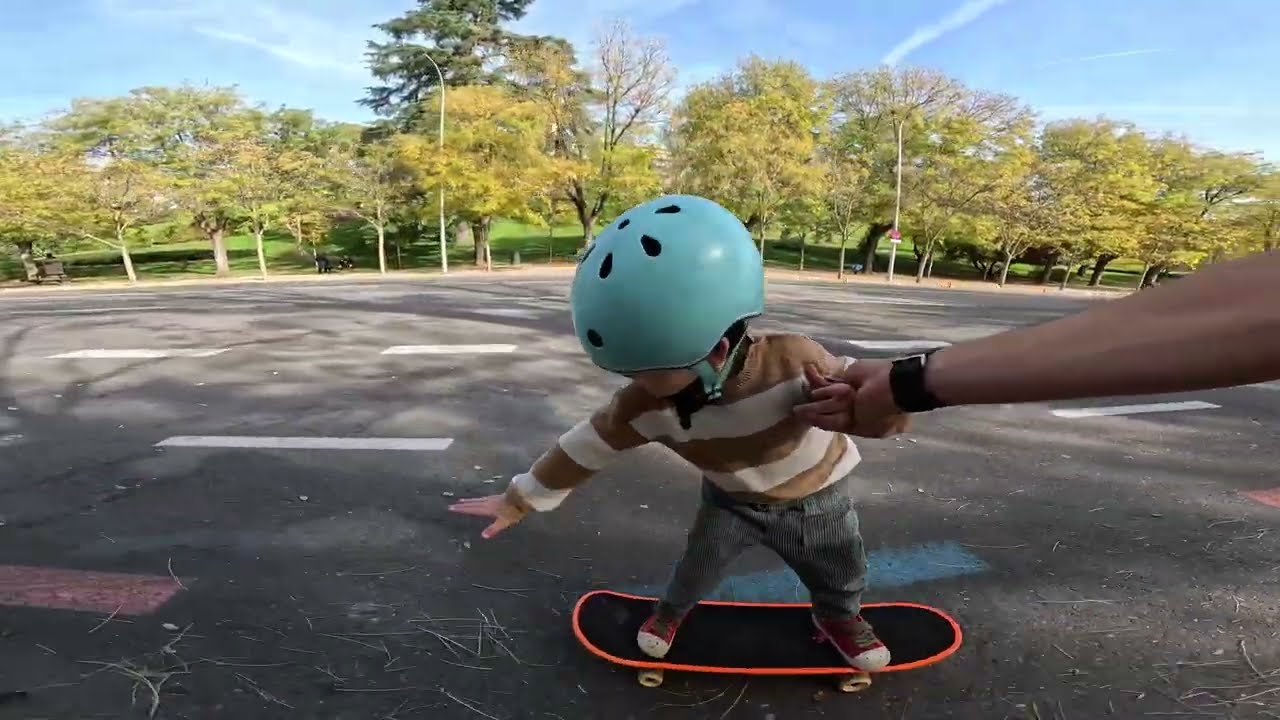 Aprendiendo skate con 3 años