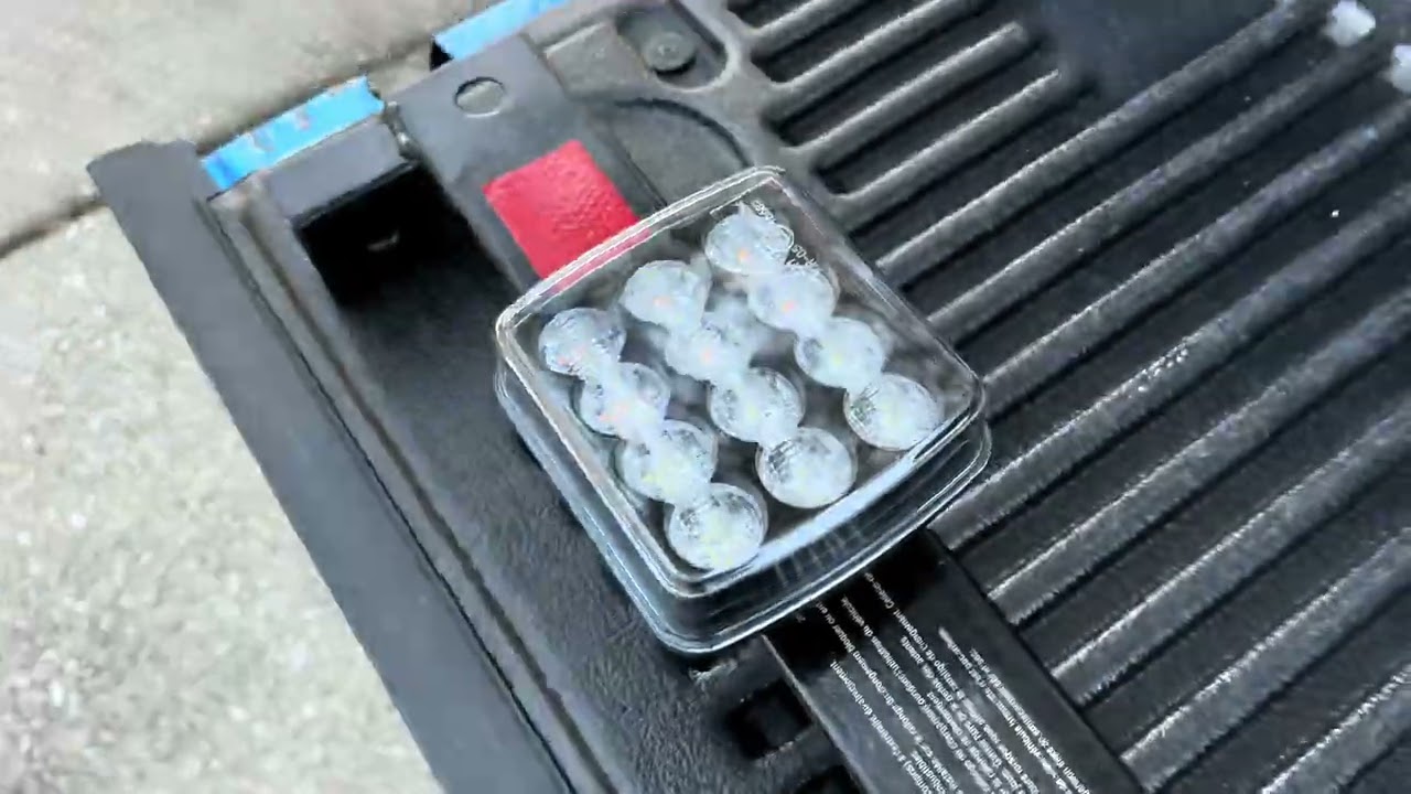 Magnetic rechargeable warning lights