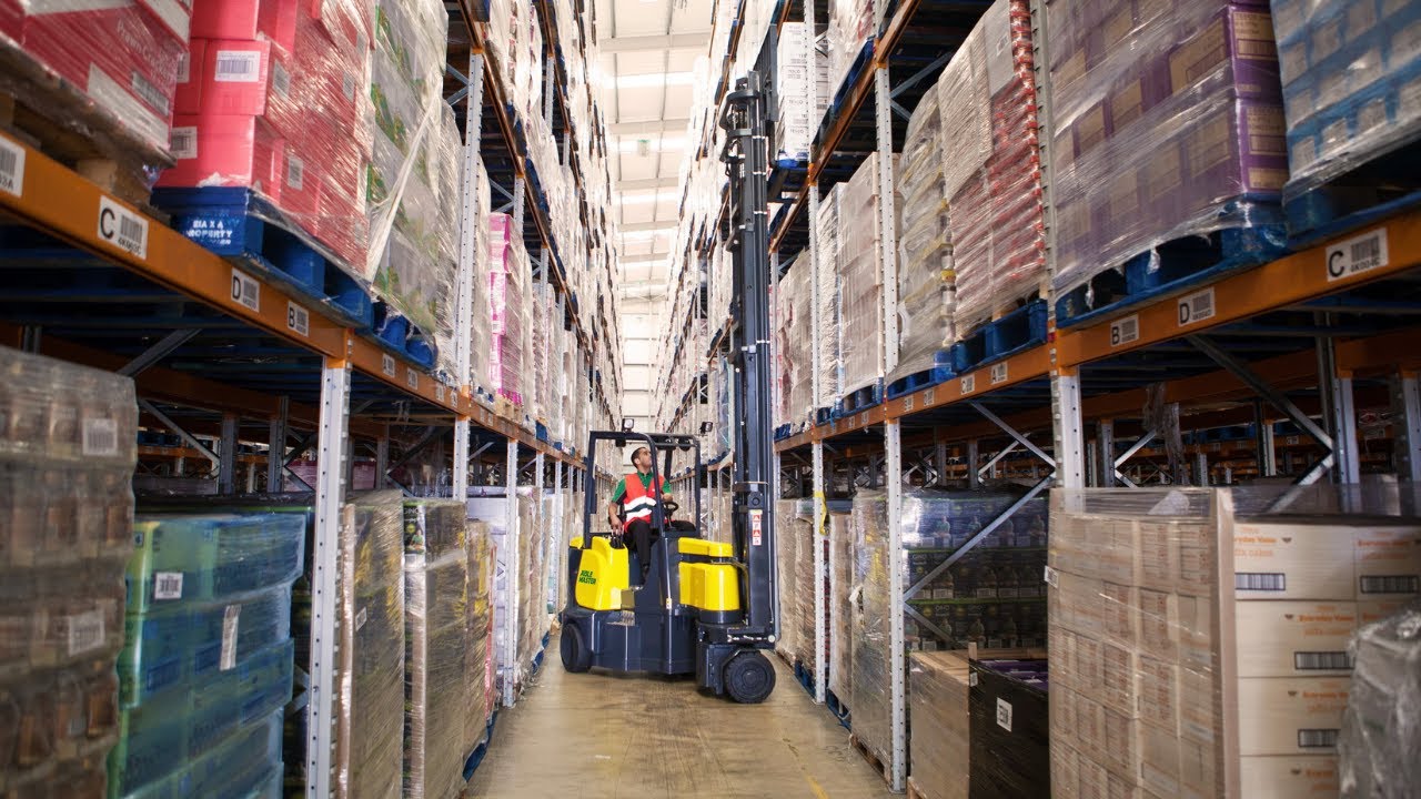 Combilift - Aislemaster Articulated Narrow Aisle Telescopic forks - Increase Warehouse Storage