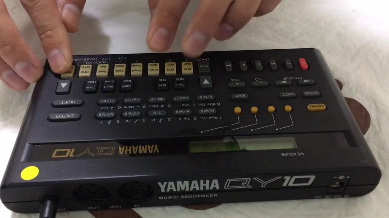 YAMAHA QY10