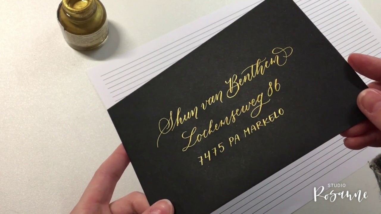Envelop adresseren met kalligrafie