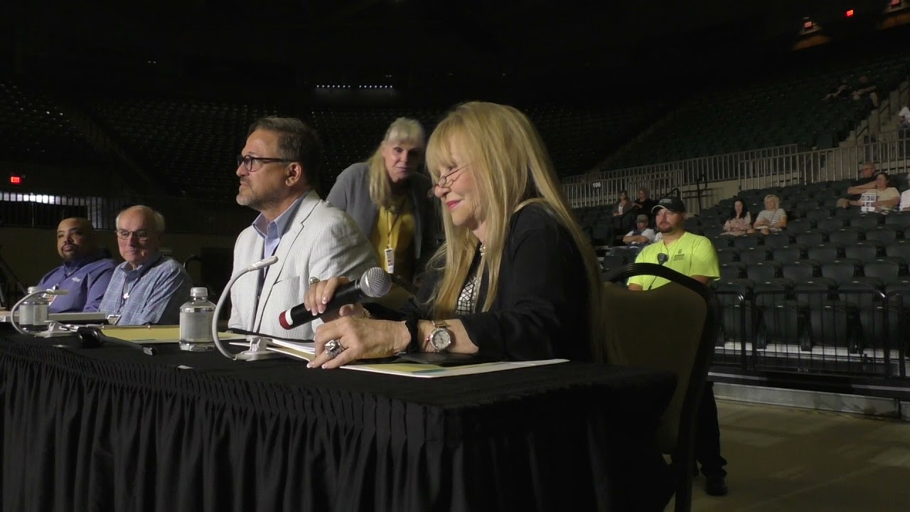 Tom Brown introduces the Judges -  video by Susan Quinn Sand