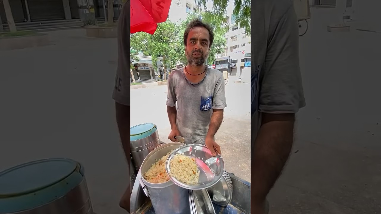 Angry man manoj bhai selling street #delhifood #manoj #streetfood #shorts #viralvideo #kolkata