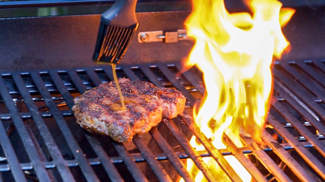 How To Cook The Perfect Steak At Home | Weber Spirit 2022