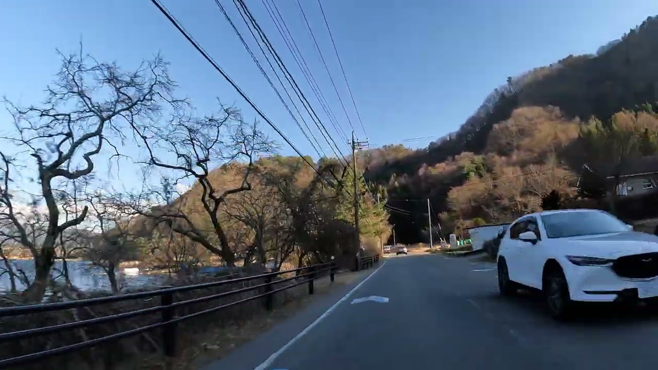 河口湖をドライブ