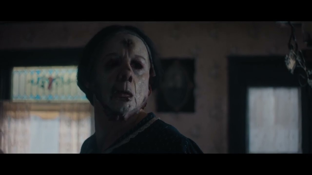 Escene Monsters Story Ed Gein dancing Netflix 