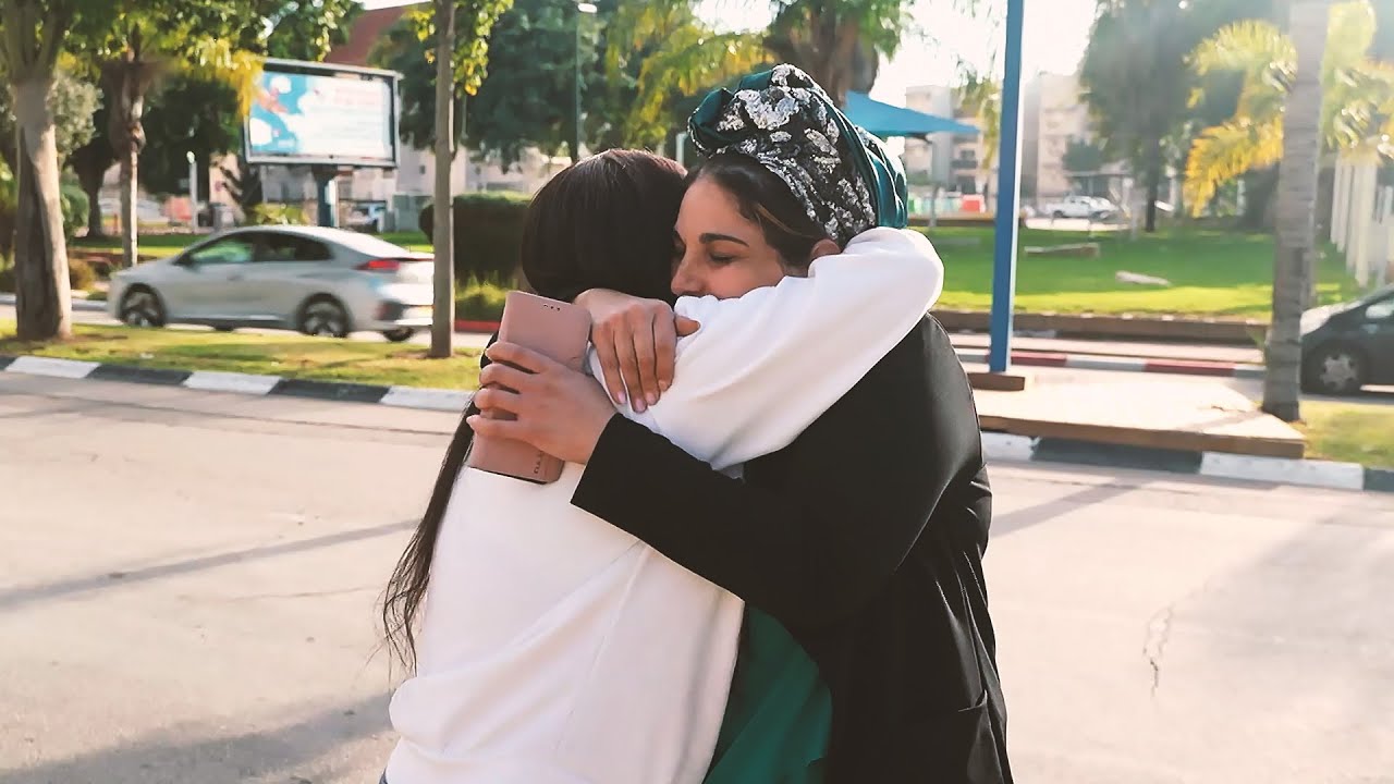 רק אחת מהן תשוב הביתה לשדרות: ההתמודדות של שירה וקטיה עם היום שאחרי
