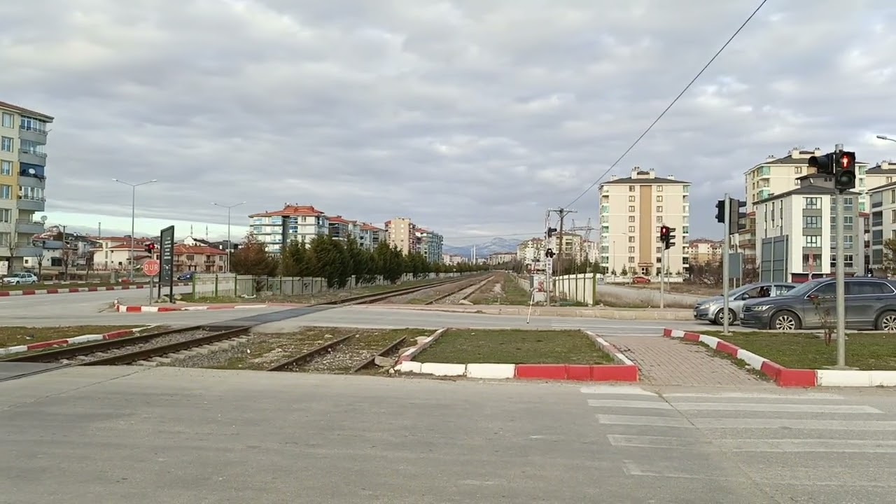 Mt 15414 uşak izmir treni güzel kornalı geçiş