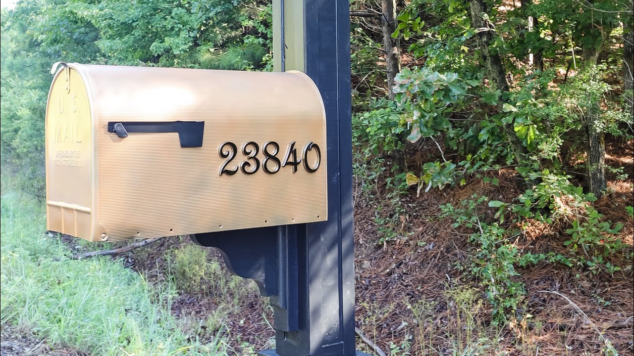 DIY Farmhouse Style Mailbox Makeover