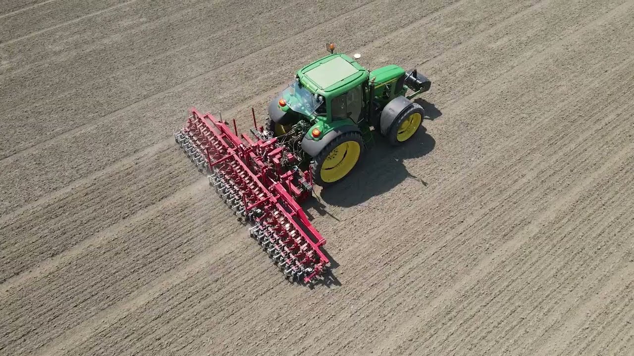 Schoffelen met de nieuwe Steketee IC-Light Plus-camera in zaaiuien in Flevoland