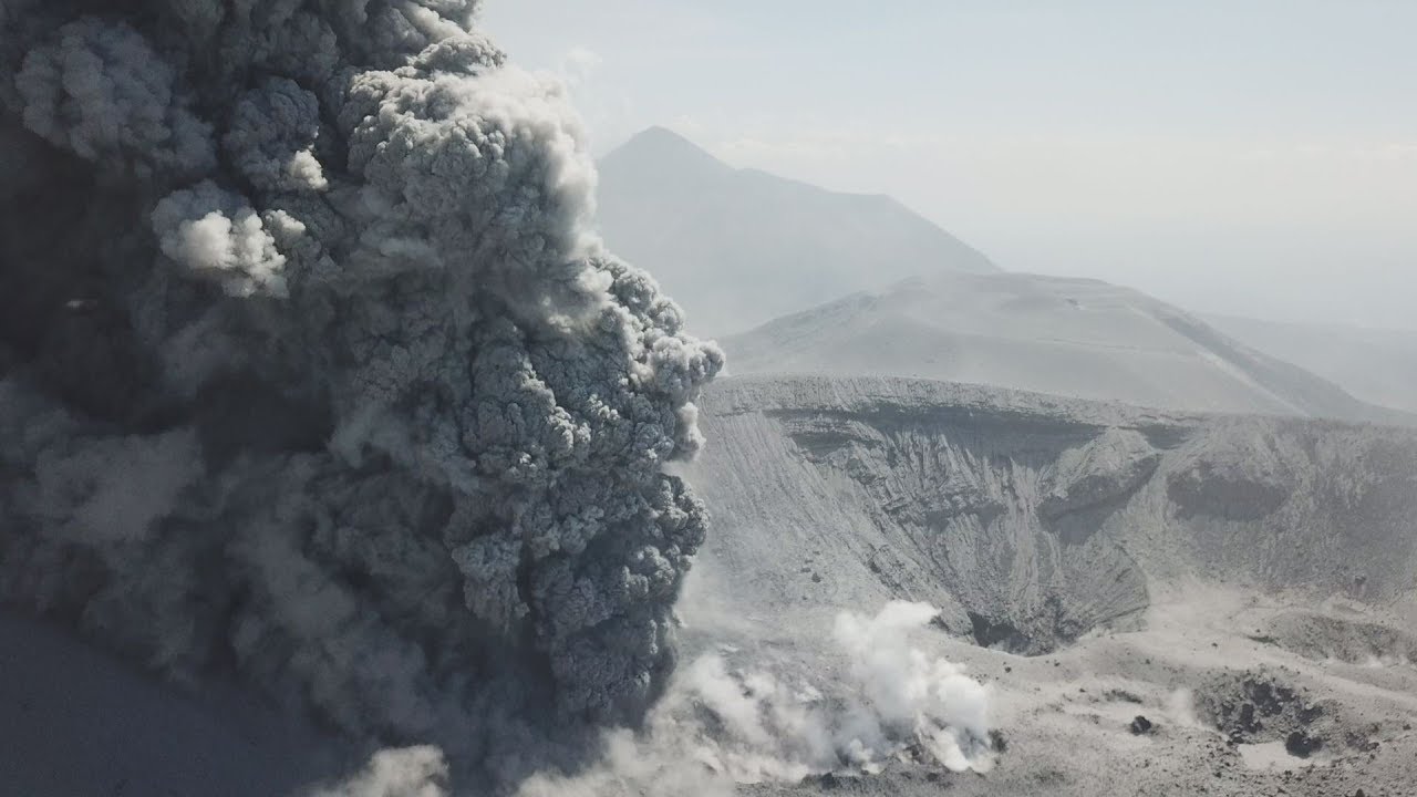 ドローン映像:霧島新燃岳噴火 Shinmoedake Eruption Incredible Drone Footage