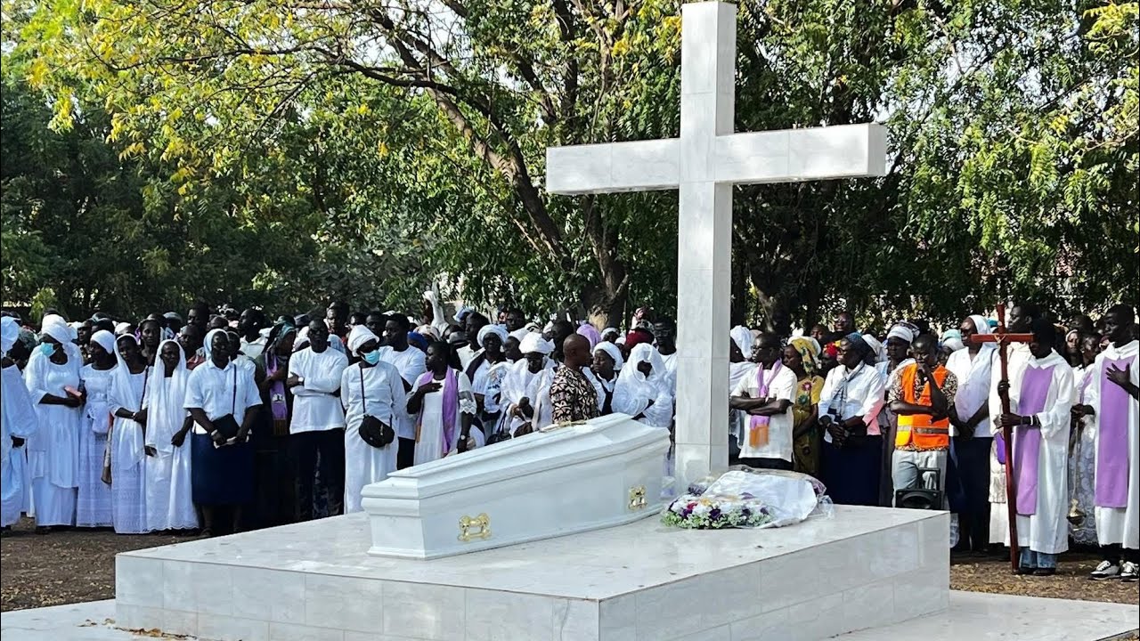 🔴 DIRECT - Ndiaganiao en larmes : ultime adieu à George Dethie Diop