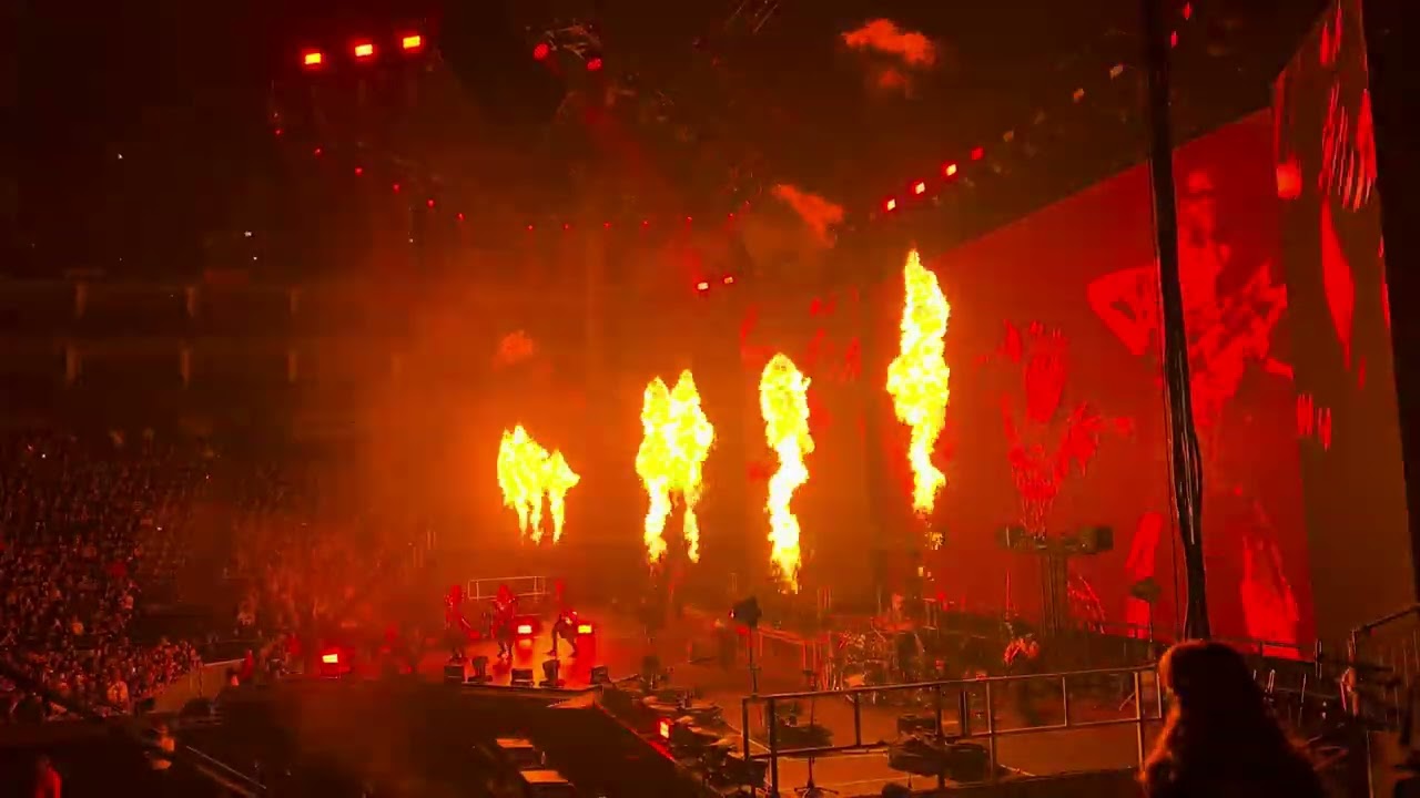Babymetal - Song 3 at O2 Arena London [4K Re-upload]