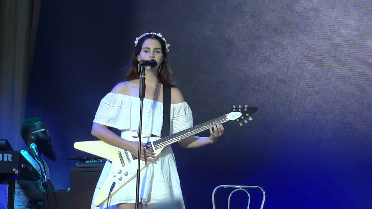 Lana Del Rey - Vidéo Games @ Vieilles charrues 2016