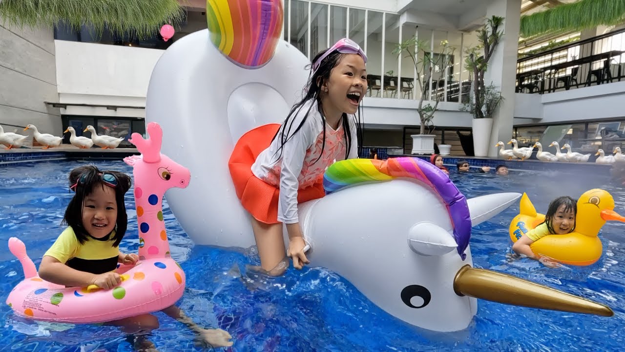 Jatuh Berenang dari Unicorn, Main Perosotan Air dan Kasih Makan Bebek
