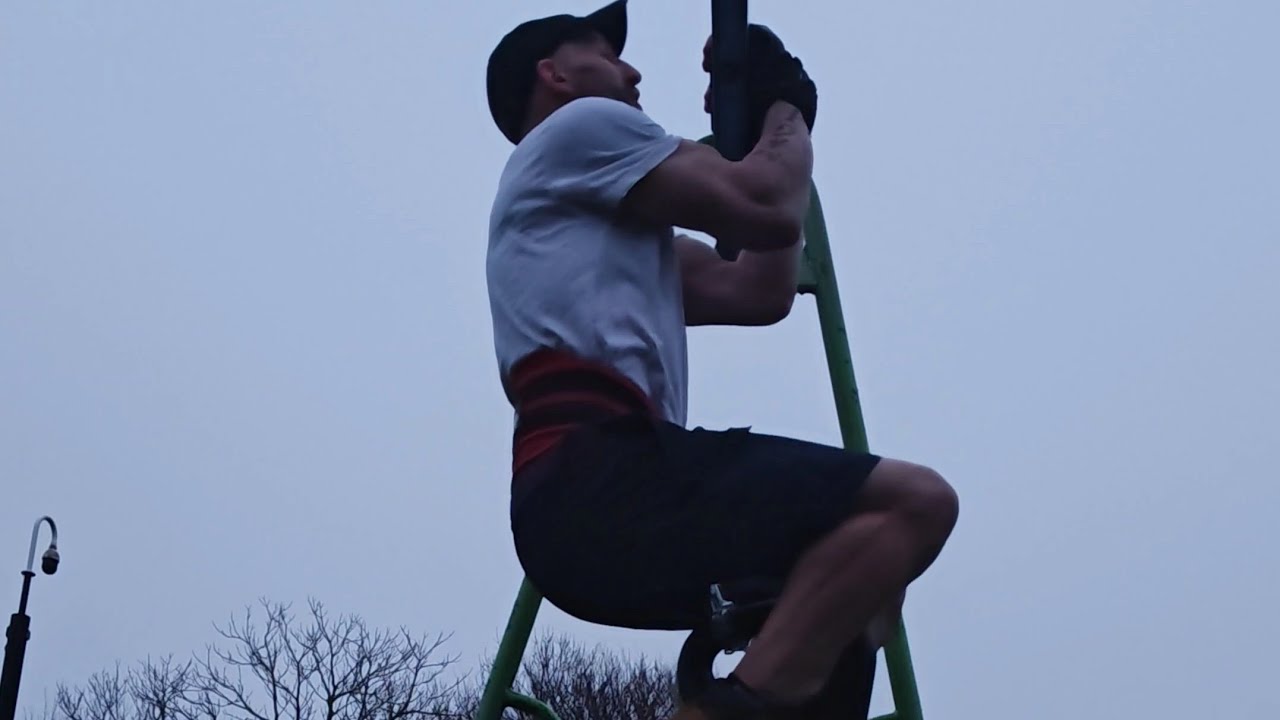 GAJ’S URBAN SPORTS | 22KG WEIGHTED CHIN UPS! | 7 Sets = 114 Reps! | Monday 26th January (4K 60FPS)