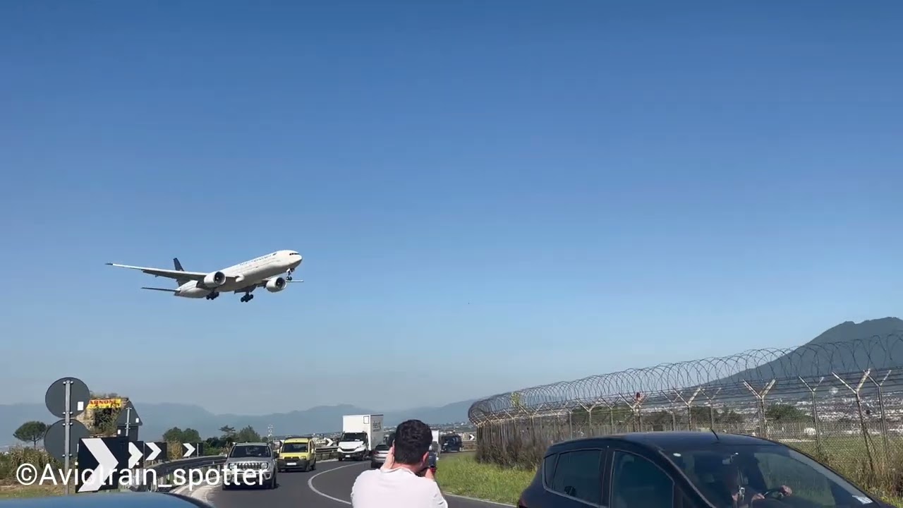 Saudi Arabian Airlines B777-368 HZ-AK45 Landing Naples Capodichino Airport / RWY 24 (LIRN)