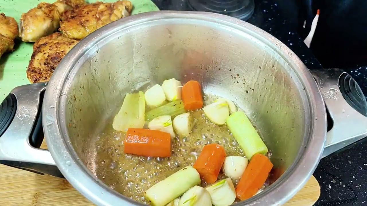 Jeftin i ukusan ručak | Pileći batak u krem sosu od povrća | Brzi domaći recept