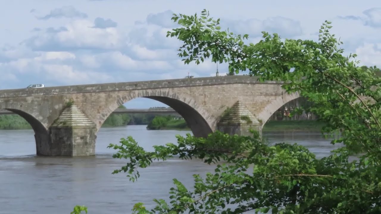 Balade &agrave; Gien ,dans le Loiret (45) ,en bord de Loire.