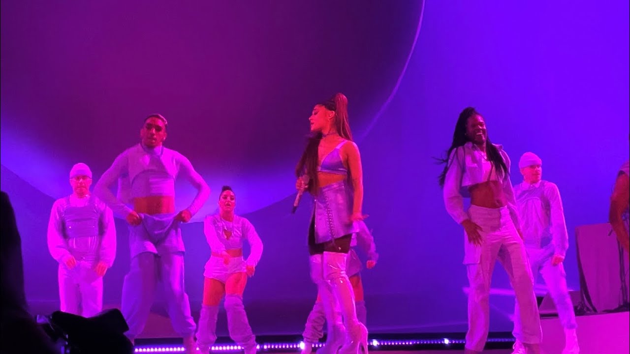 Ariana Grande make up / Right There Live Dublin Sweetener World Tour Ireland 2019 HD Quality