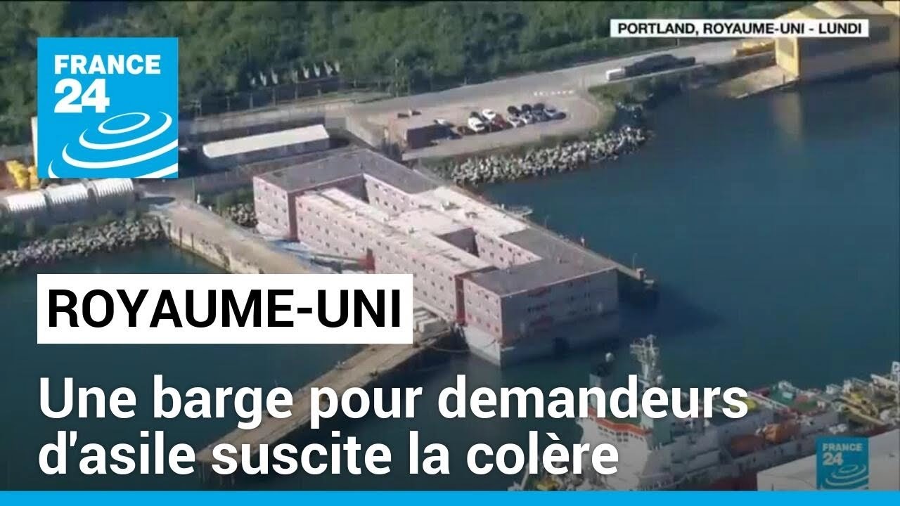 En Angleterre, une barge pour demandeurs d'asile suscite la colère • FRANCE 24