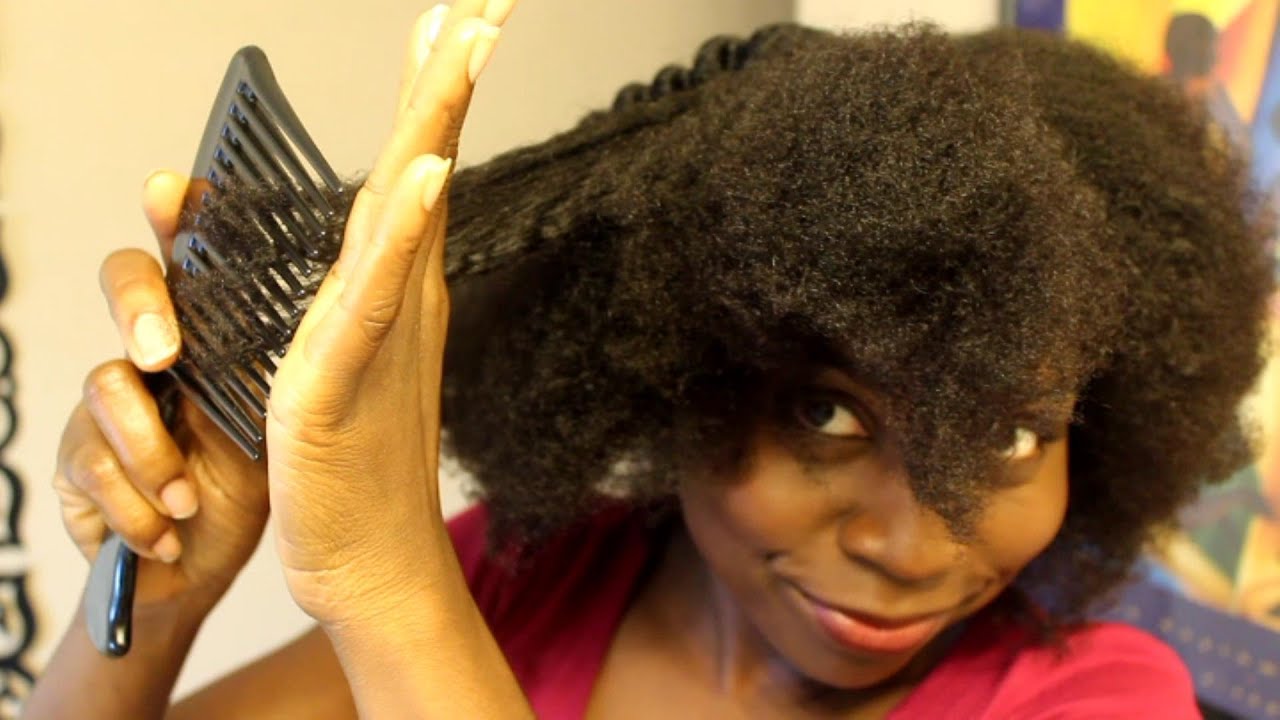 How to Comb Natural Hair Without Breakage