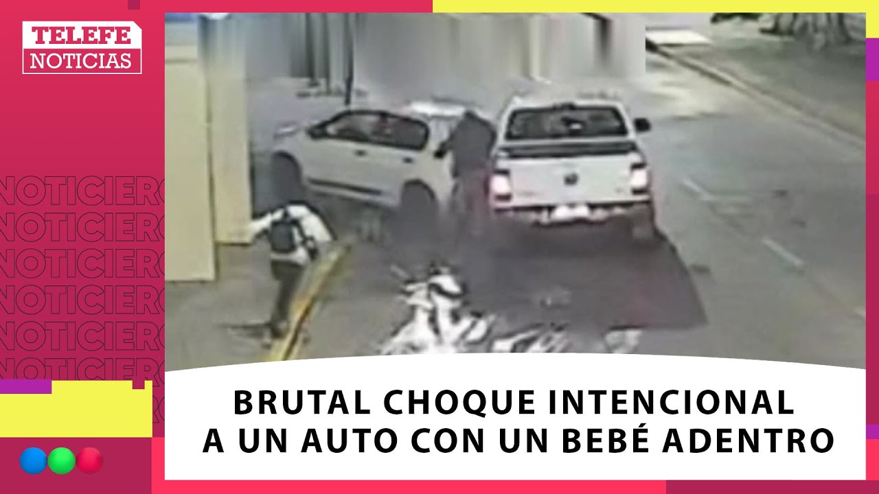 Tras una DISCUSIÓN de tránsito, CHOCÓ dos veces el AUTO donde iba un BEBÉ