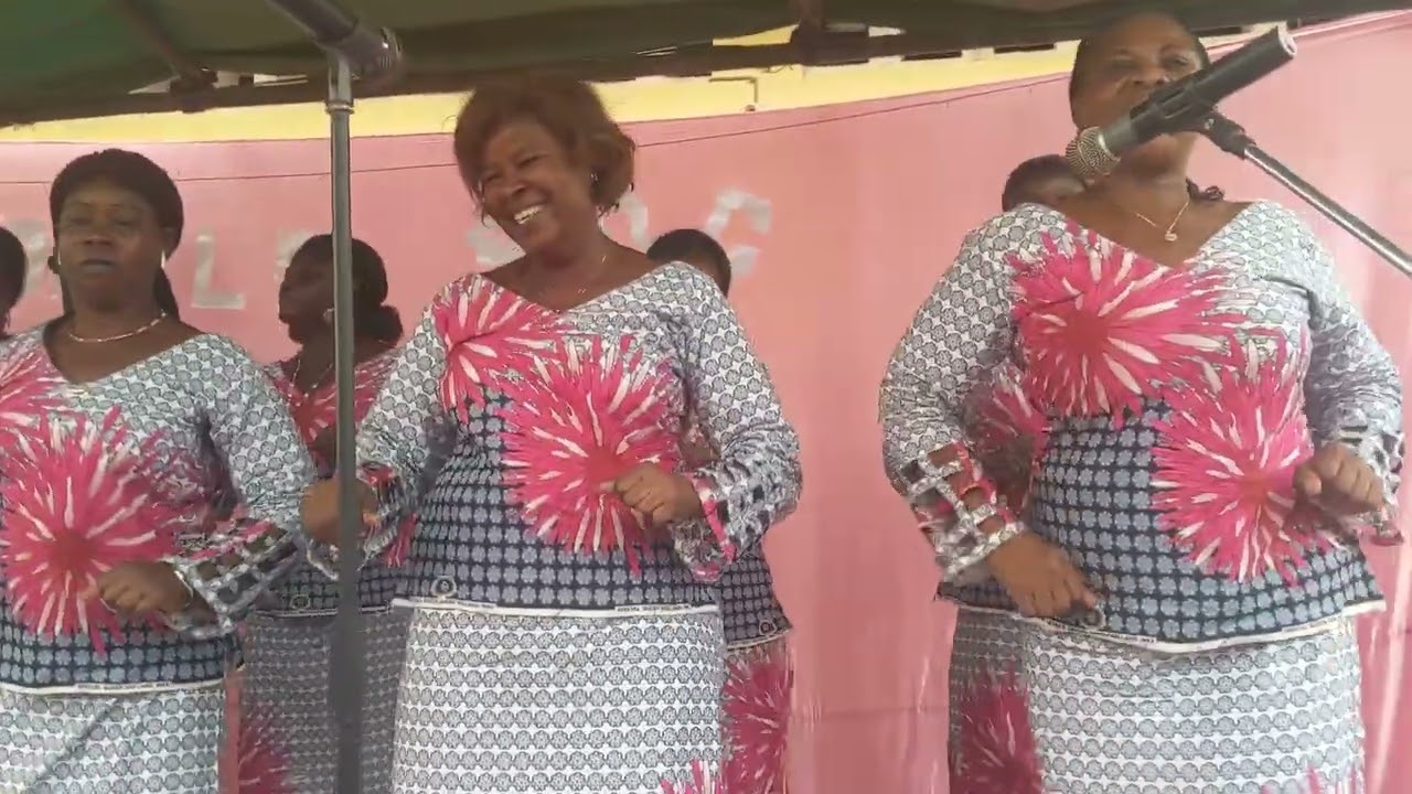 LA CHORALE SAINT CHARLES LWANGA DE ZOSSIMÉ