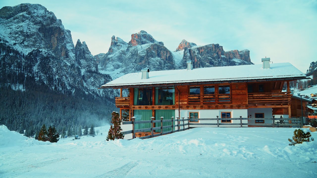 A Modern Wood Chalet in the Dolomites Designed for Skiers