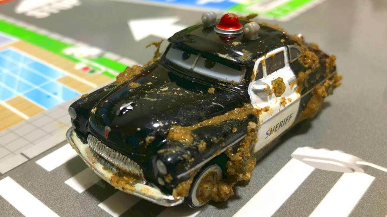 カーズ ディズニー メーターの秘密基地  ぐるぐるシュート!DXトミカパーキングで遊んだよ！トーマス　はたらくくるま　キッズ動画 幼児向け
