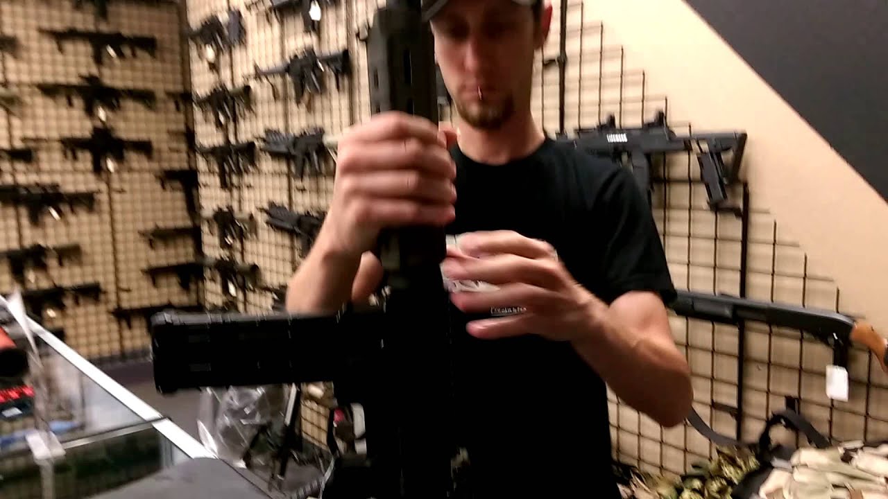 How to remove the Magpul MOE handguard.